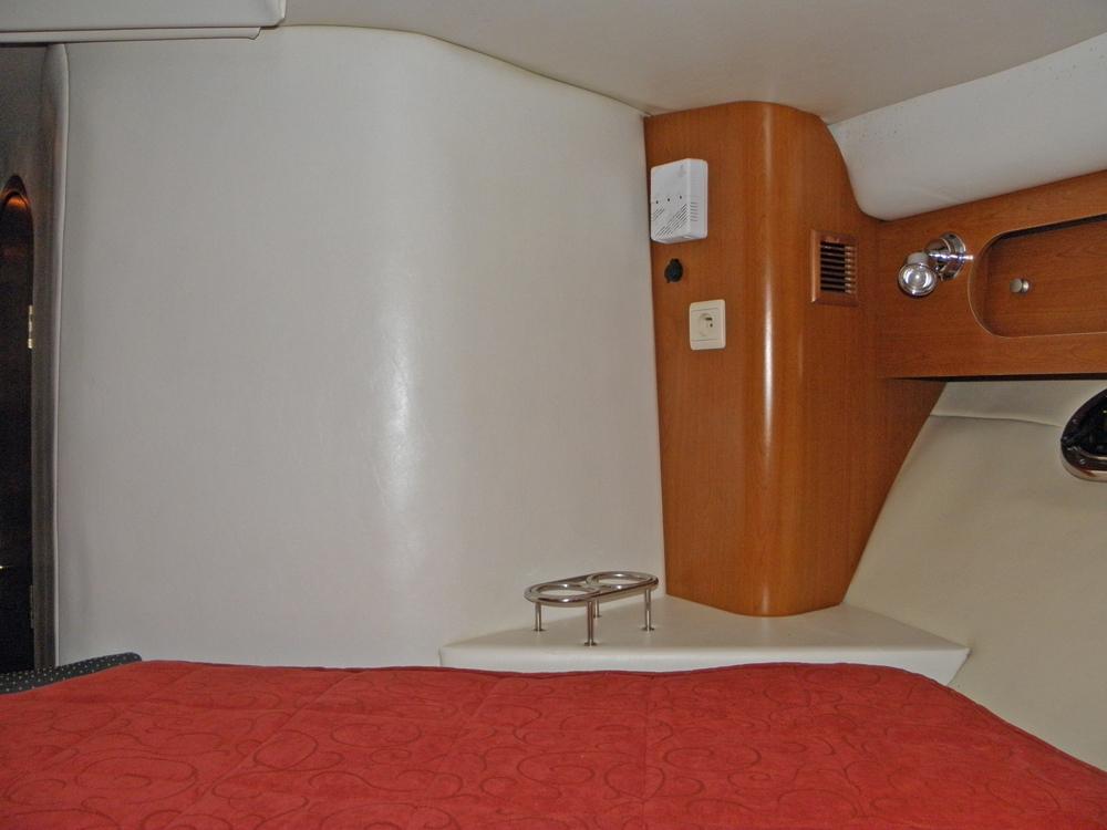 Saloon, Accommodation